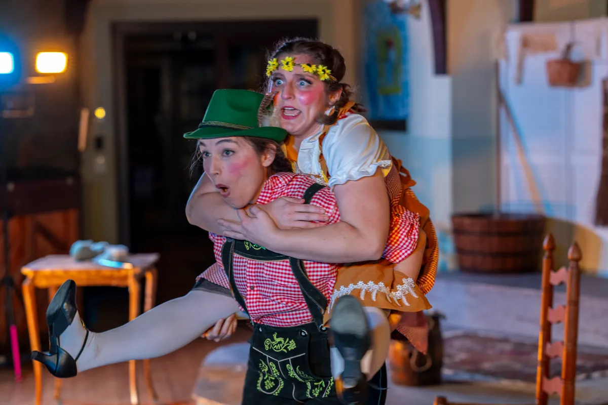 Julie Silva performance photo 7